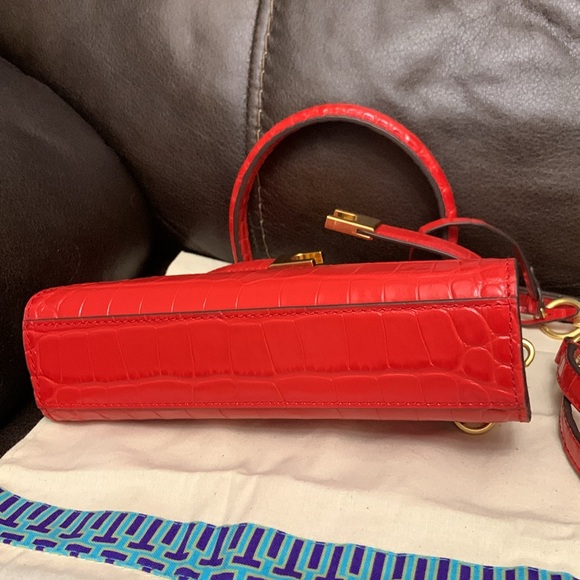 Tory Burch Lee Radziwill Petite Croc-Embossed Leather Bag - Picture 11 of 16